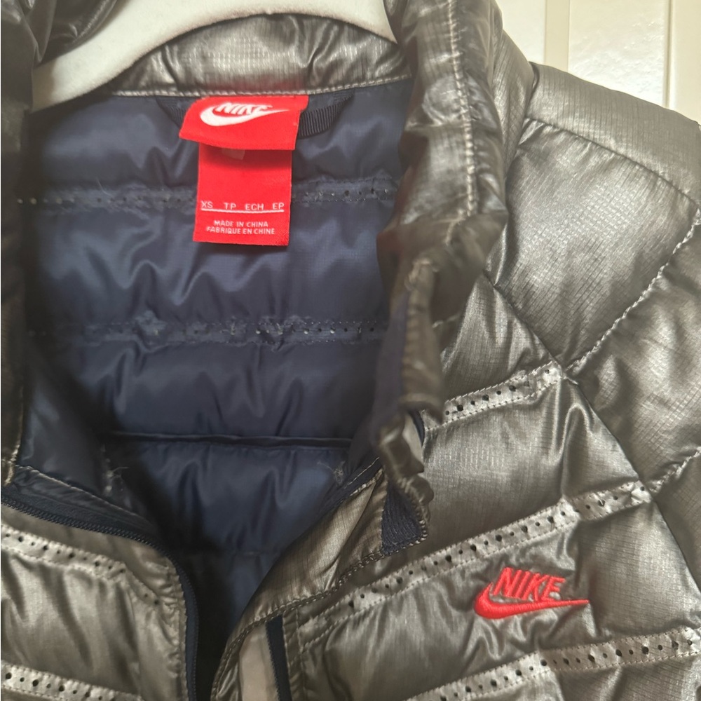 Nike Puffer Jacket - Picture 3 of 4